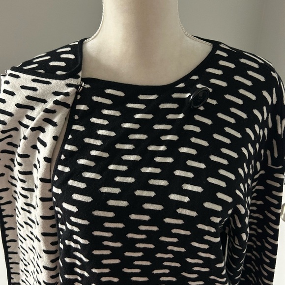 August Moon Geometric Print Sweater - Picture 5 of 8